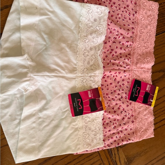 Pair of 2 NWT Maidenform Boy Shorts - Picture 9 of 9